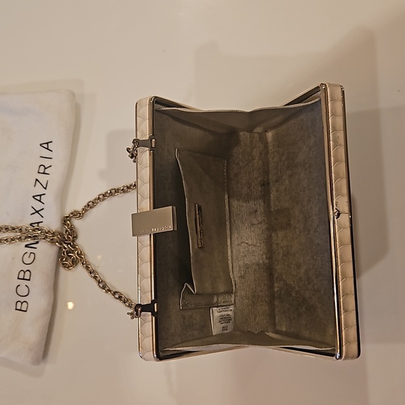 Y2k BCBGMAXARIA | Off White Snake Skin Crossbody Clutch - Picture 2 of 9